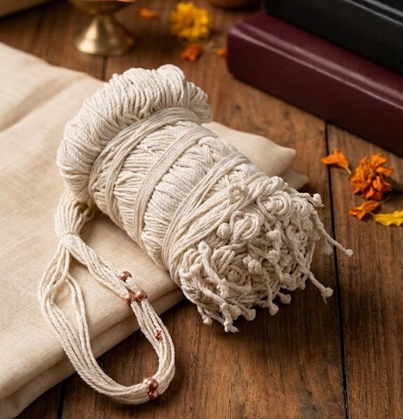 ब्रह्म घाट पवित्र जनेऊ – 20 नग पैक | पूजा, यज्ञ एवं सभी धार्मिक अनुष्ठानों हेतु